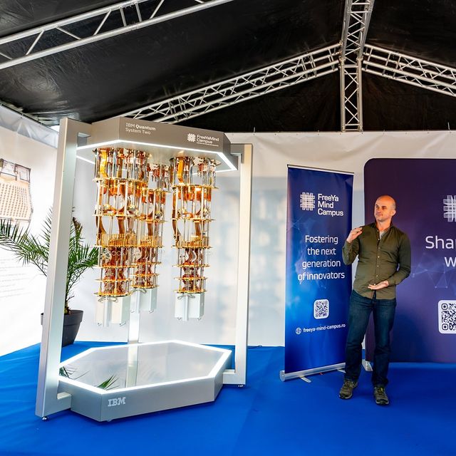 Scale model of the IBM Quantum System Two at the FreeYa Mind Quantum Site; guests, IBM representatives and the FreeYa Mind Campus team